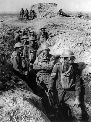 300px-Australian_infantry_small_box_respirators_Ypres_1917.jpg